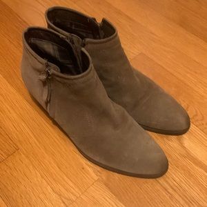 Aquatalia brown suede ankle boots booties 7